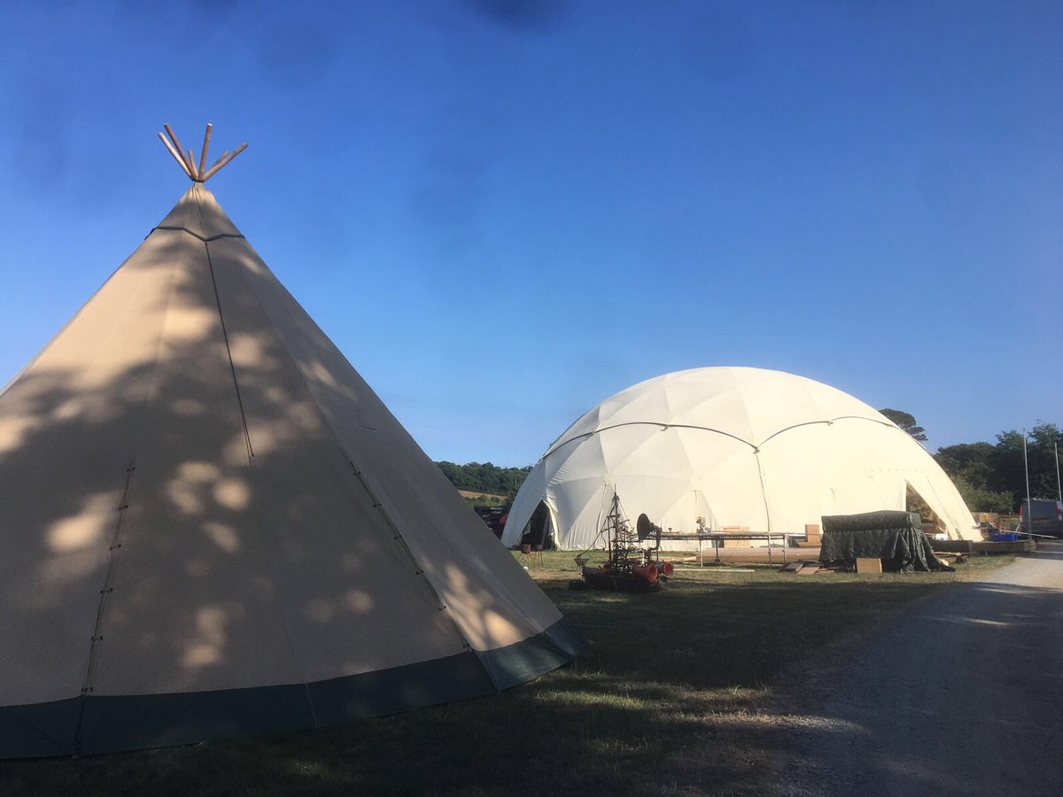 Ridiculously excited to be with the @WeAreKneehigh theatre at <a href="/HeliganGardens/">The Lost Gardens of Heligan</a> for the summer they have three amazing shows to see and we can’t wait! Find out more information here... kneehigh.co.uk/page/Asylum_FA…