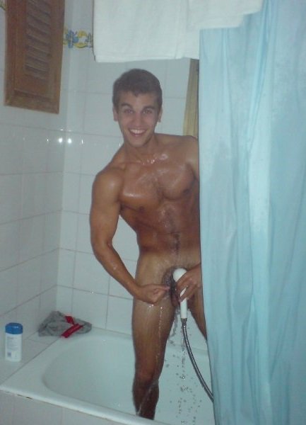 GuysSelfie's tweet photo. #str8Bait 
https://t.co/EG5IWYudE6
#straightboy #gayboy #hunk #muscle #abs #shower spy https://t.co/SseVwLAA9n