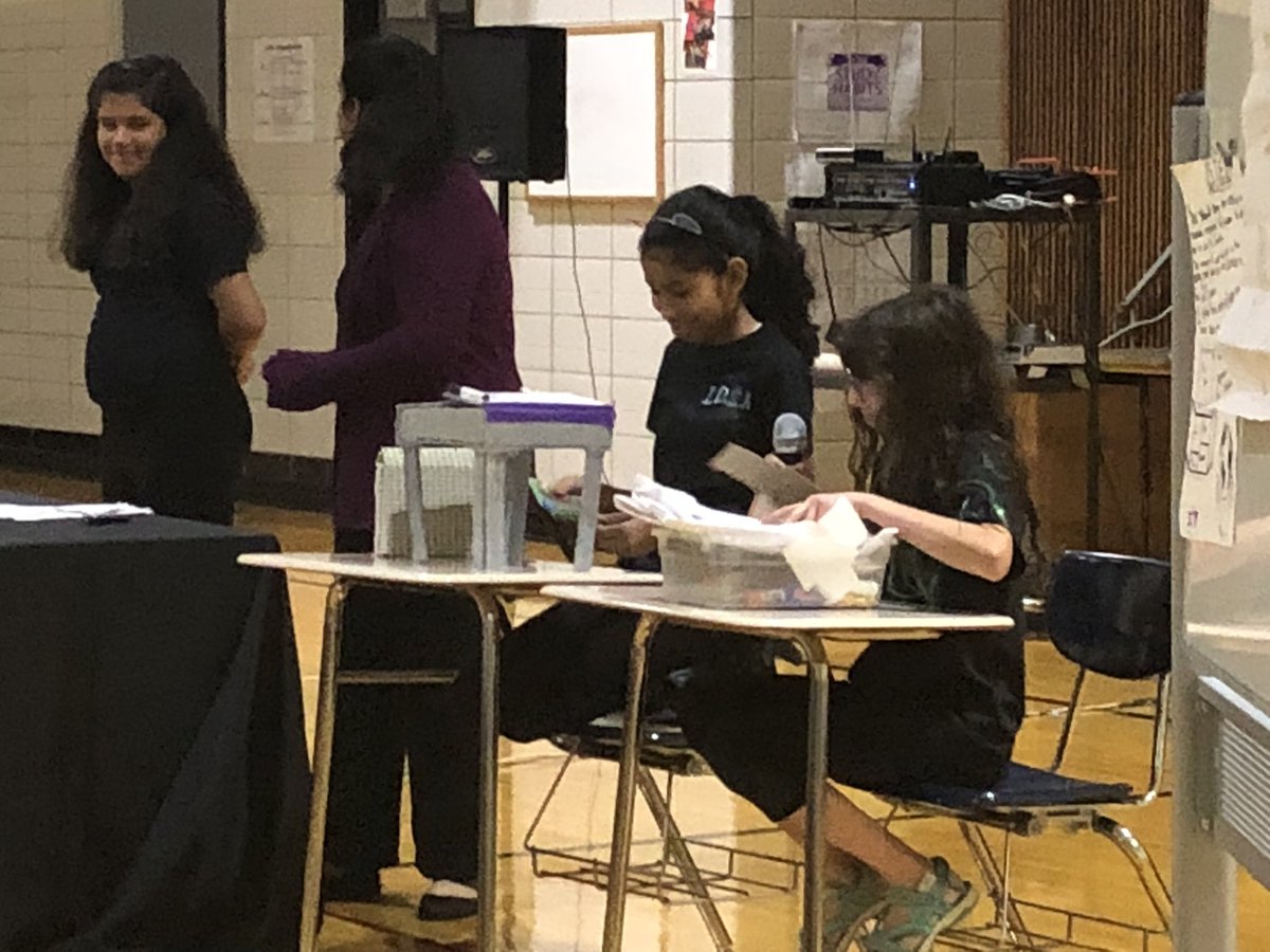 MsBledsoe155's tweet image. “How can you improve a student desk?” #IDEAchallenge #ASD4ALL #STEAM