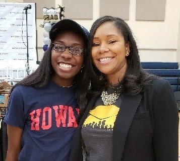 KIPPJax's tweet photo. From #Duval to #DC for this KIPPster! @HowardU, take good care of our #KIPPJax scholar we're sending your way! #'BetterMakeRoom #ReachHigher #CollegeSigningDay #ToandThroughThursday https://t.co/E8w8J6rmBd