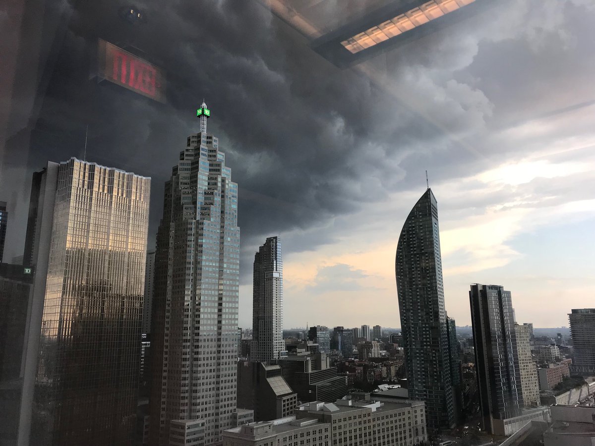 brooklindoug's tweet photo. I think a storm is coming. https://t.co/9EBwCxthvY