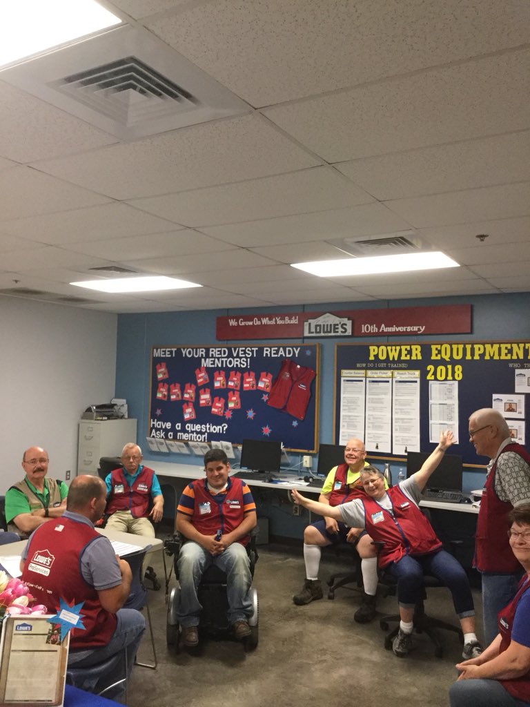gmcfadin's tweet photo. #DayofDevelopement #lowesm1286 
3 different groups developing more knowledge from our leadership team in Oshkosh! https://t.co/fN5gWZ7mWe