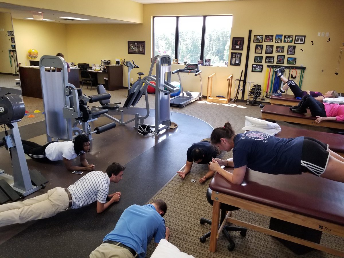 bonny_spears's tweet photo. It's a plank-a-thon people!! #plankparty #gettingbetter #tooeasy #GApt #plankswithpatients https://t.co/k5Ps5oX03g