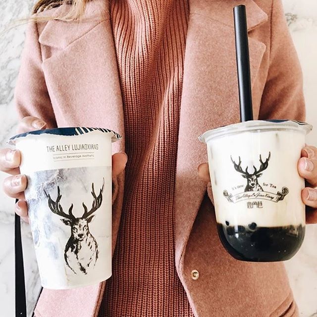 Highpoint_'s tweet image. Time for Tea? Definitely! 🥤
Treat yo’self to @thealleylujiaoxiangmel signature Brown Sugar Deerioca, Lv 3 👊
#highpointsc #thealleylujiaoxiangAU #thealleytea ift.tt/2NPJTCD