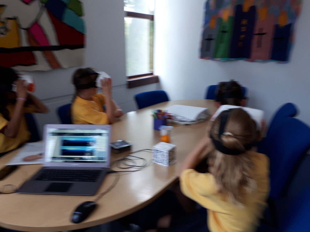 Bishopsmrbarlow's tweet photo. Had a great time under the sea. Thanks for the visit @ClassVR @AvantisEd 
Amazing quality of pictures, children didn't want to go back to class - on our shopping list! https://t.co/bZW0hpD9pK