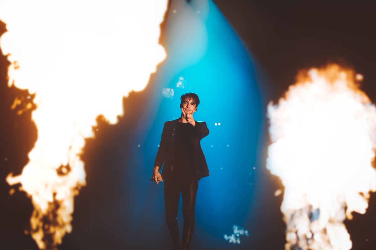 PanicAtTheDisco's tweet image. Glowing in Boston 🌈 ✨