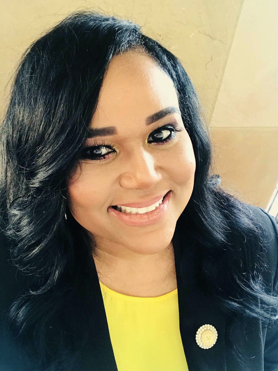 HonShawnThierry's tweet photo. “If you don’t have a seat at the table, you’re probably on the menu.” ✊🏽#LevelUp #WomensEmpowermentSeries #TeamThierry #AreYouSeriousOrganization #MCollective #Verizon #WomenWhoLead #HardwickLawLLP #StateRep #HD146 #WomansWork https://t.co/DfchiGLR14