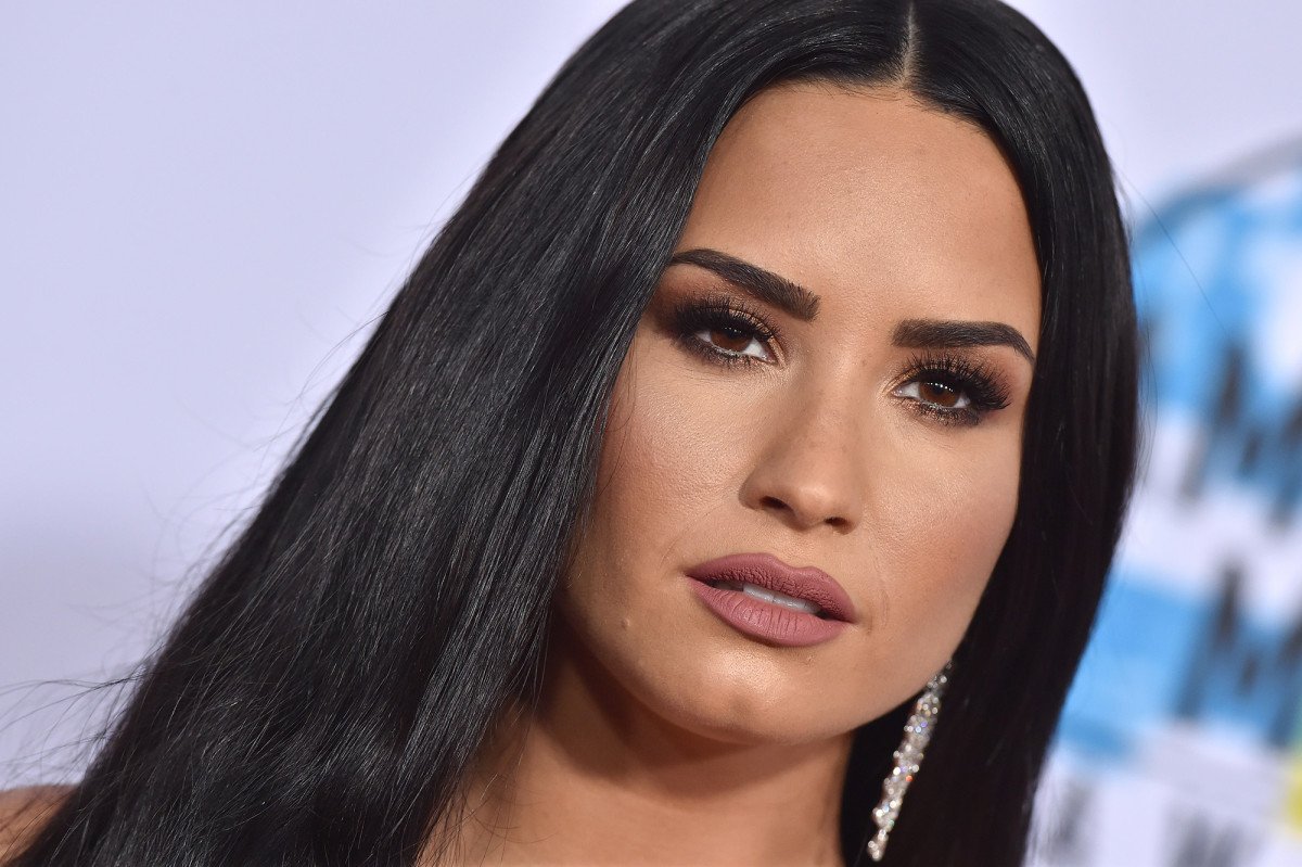 Here is the 911 call made after Demi Lovato's overdose bit.ly/2NNynYd?utm_so… https://t.co/kdlU9XSgjz