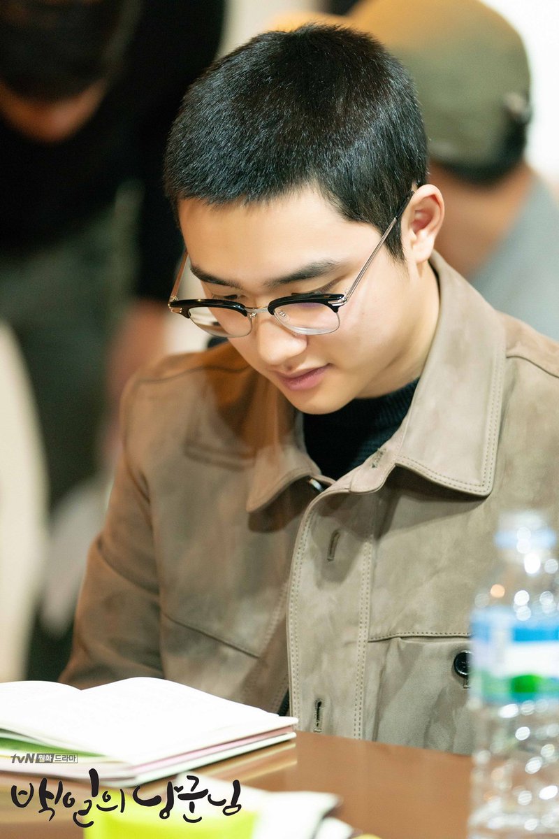 완전무결 왕세자 ‘이율’과 기억을 잃고 무쓸모남으로 전락한 ‘원득' 역의 #도경수 #EXO #디오 

운명적 선 결혼, 필연적 후 연애!
기억소실 왕세자와 최고령 원녀의 100일 혼인담 #백일의낭군님
9월 10일 [월] 밤 9시 30분 tvN 첫 방송