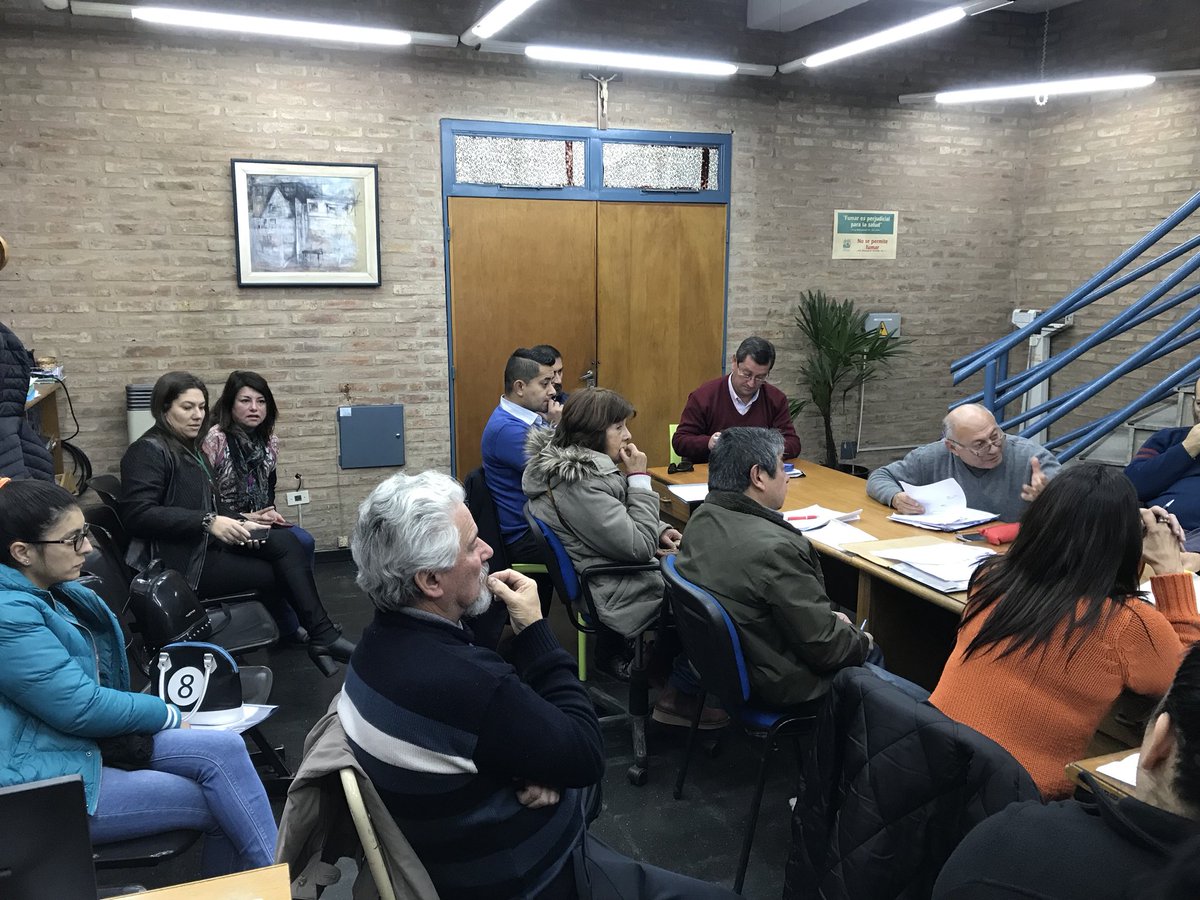cpccolonmunicba's tweet photo. Hoy se realiza la Reunión de junta de participación con la presencia del Director de Alumbrado Público @schiarolim https://t.co/7fqf7GDhs9