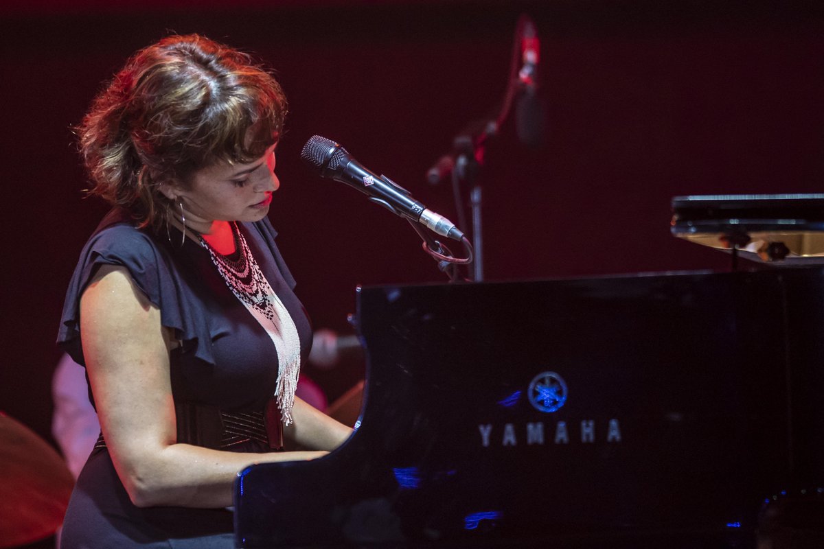 LuccaSummerFest's tweet photo. E' il momento dei bis con @NorahJones al #LuccaSummer
#LSF18 (photo Prandoni) https://t.co/XaoVOfuBZl
