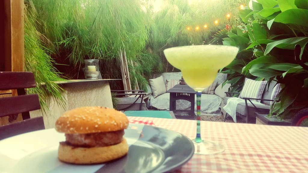 MsButterflyKiss's tweet photo. Margaritas in the garden #SummerStateside ♡ https://t.co/acbX3MYTXr