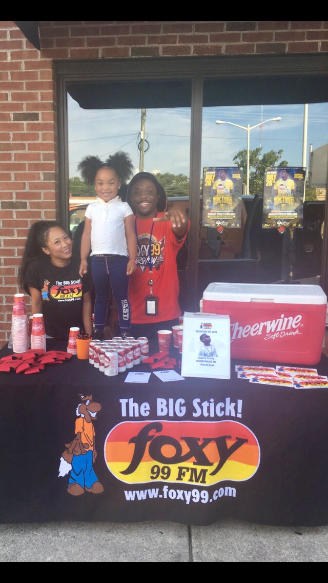 Foxy991's tweet photo. Do you have YOUR #BigSticka?! #Cheerwine #LegendaryDrinkOfTheSouth #MoneyBaggYo #99DaysOfSummer https://t.co/ZaXsMPx902