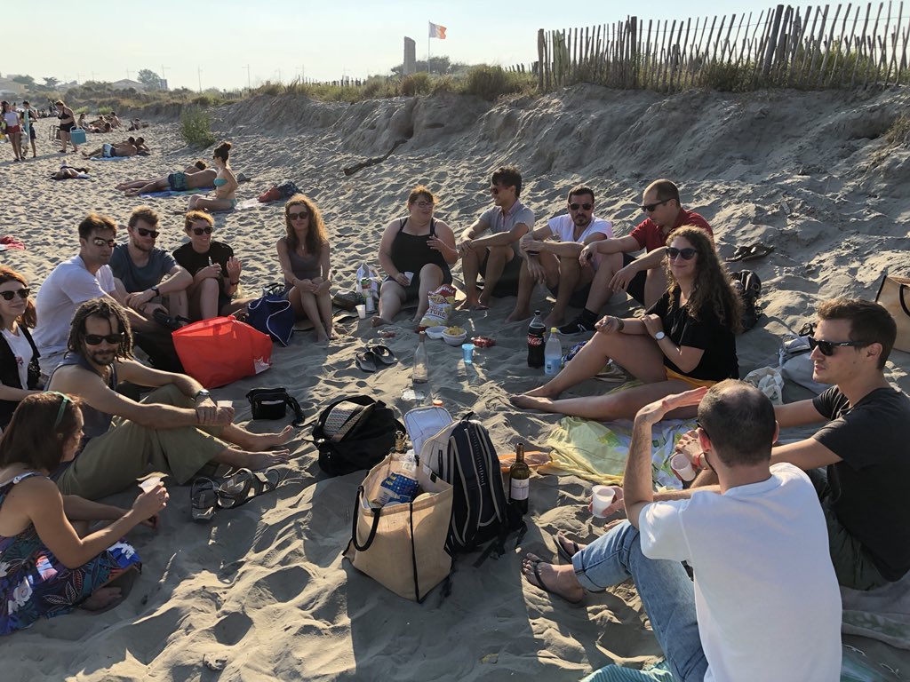 estelandry's tweet photo. Super #meetup #ux @flupa les pieds dans l’eau ! Merci à tous les participants. On se retrouve en septembre pour plein de nouveaux sujets ux 👋😉🎉 https://t.co/2GI9o6vqKE