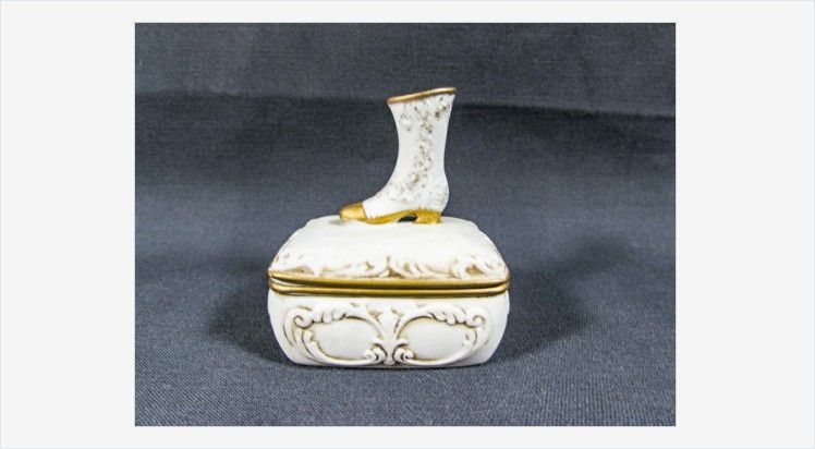 EtagereAntiques's tweet photo. #Vintage #VictorianBoot #TrinketBox Porcelain Topline Imports Japan #gotvintage #vintagevanity #vintagetrinketbox #vintagedecor https://t.co/WY2vn9BXxo https://t.co/dy58OJEkUT
