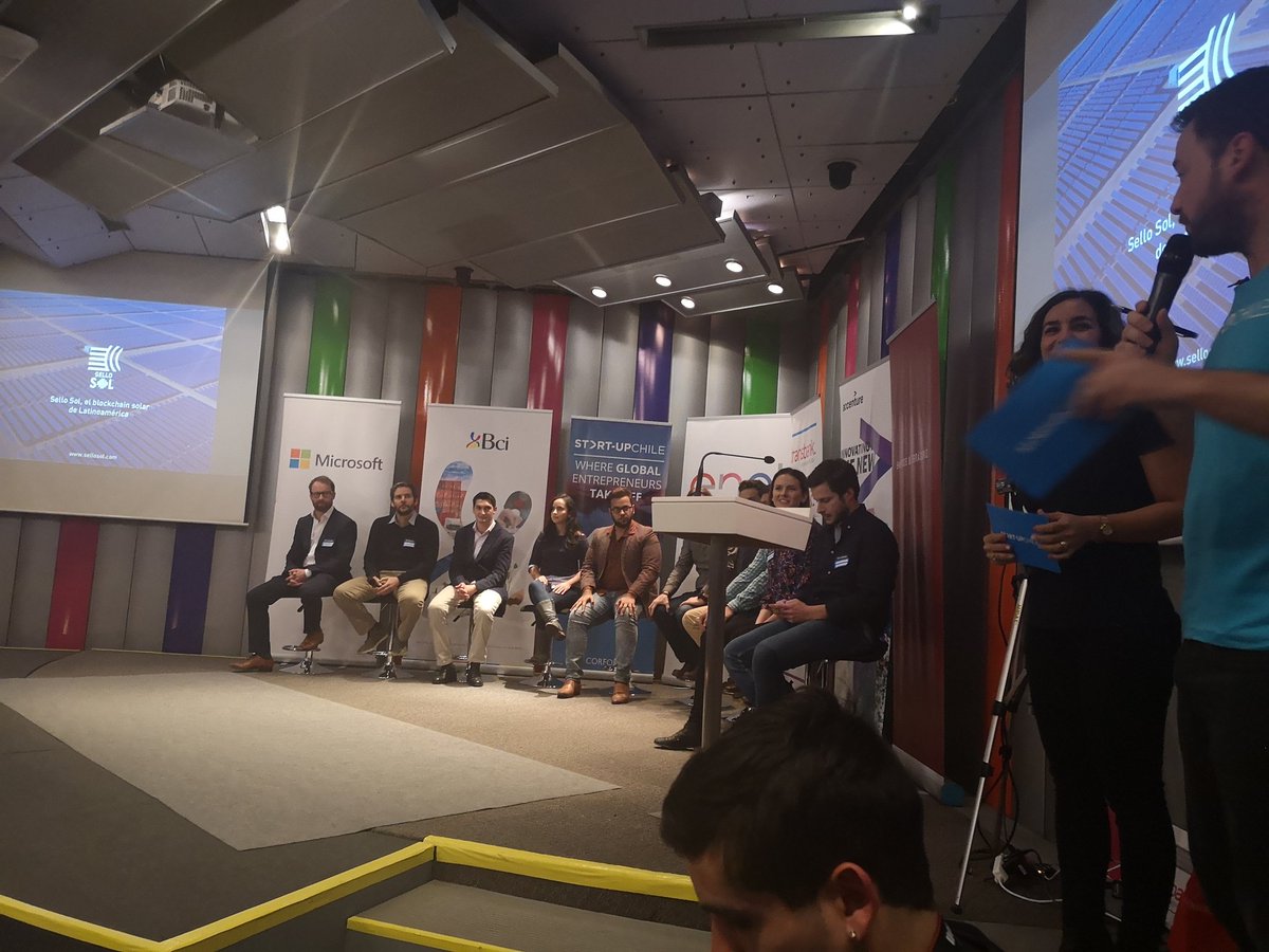 YessyArlyn's tweet image. Llenamos la casa de @Enel_Chile con el #TechEvening de Energía de @startupchile 👌✨