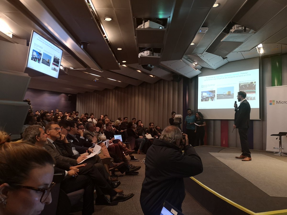 YessyArlyn's tweet image. Llenamos la casa de @Enel_Chile con el #TechEvening de Energía de @startupchile 👌✨