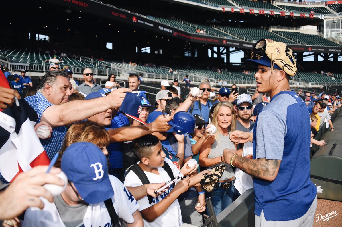 Why The La Dodgers Fans Suck.