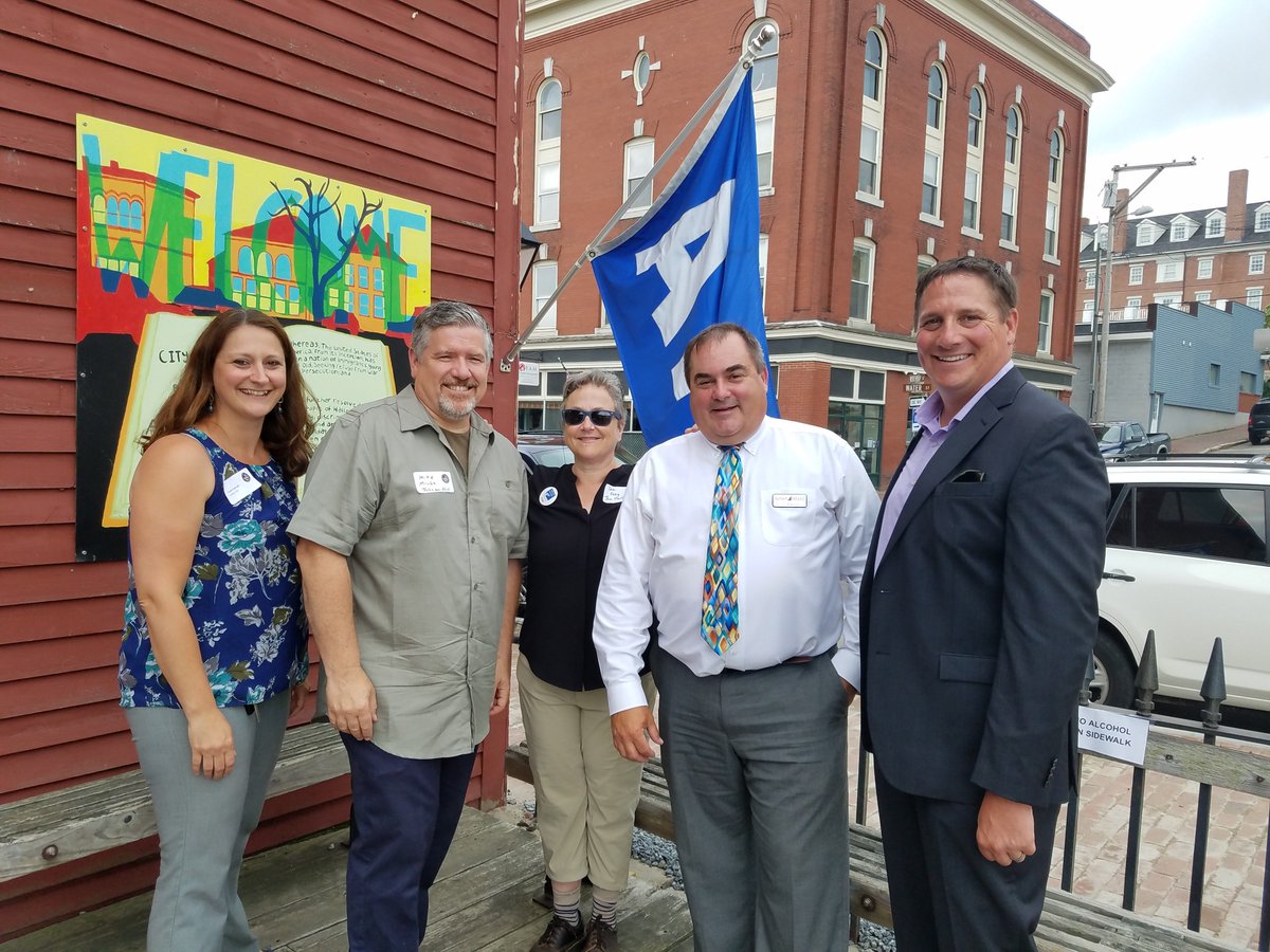 Johnson_Hall's tweet photo. @KennebecChamber held a great after hours event last night at @The @HarlowGallery , with food from @LiberalCup and The Maine House.  Johnson Hall was well represented and happy to share in the evening, celebrating the arts and our business community. . #artscorridor #community https://t.co/qnpeXy0hqq