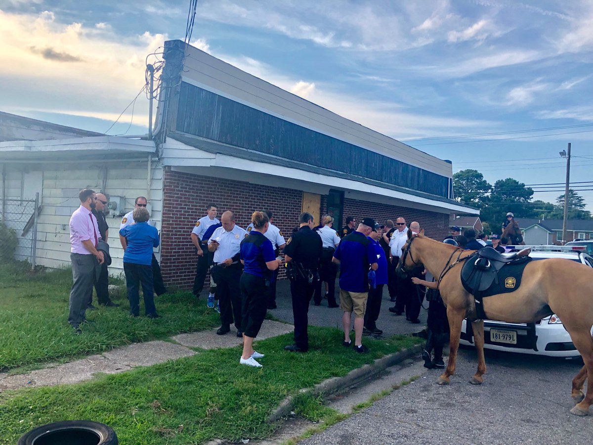 PortsmouthPD's tweet photo. Thank you to all the citizens of Maplewood Park who spoke with the officers, Firefighters, and other City of Portsmouth employees who participated in our Community Engagement Opportunity Walk. #CEOWalk #BuildingTrust https://t.co/9cXjDoVfxl
