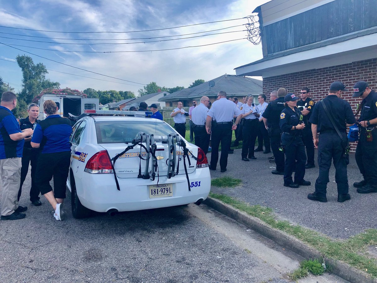 PortsmouthPD's tweet photo. Thank you to all the citizens of Maplewood Park who spoke with the officers, Firefighters, and other City of Portsmouth employees who participated in our Community Engagement Opportunity Walk. #CEOWalk #BuildingTrust https://t.co/9cXjDoVfxl