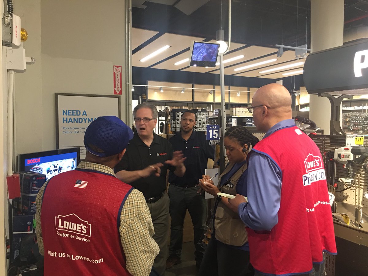 Rahsolo76's tweet photo. Chelsea team getting some hands on training during our Day of Development to help our customers. https://t.co/HhuIynGiSR