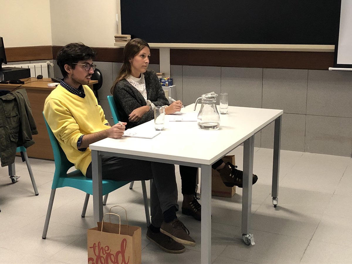 ComunicacionUM's tweet photo. Camila Álvarez y Juan Diego Arambarri defendieron hoy su tesis de grado. ¡Felicitaciones licenciados!👏🏼🎓👏🏼 #ComunicacionUM #AlumniFCOM #AlumniUM https://t.co/8yuVcIVu6g