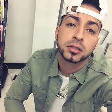 Anisolgonzalez's tweet photo. ⚠️Buenas noticias⚠️

  @jquiles ha sido elegido " Artista Deezer Next 2018"🎖🏆consiguió un contrato por 12 meses para trabajar colaborando con otros artistas.
Orgullosos del artista que elegimos cada dia❗💙⚪💙
#LasPromesasEnArgentina 
@FcJQuilesAr ❤❤❤❤ https://t.co/ajjCwC5QQn