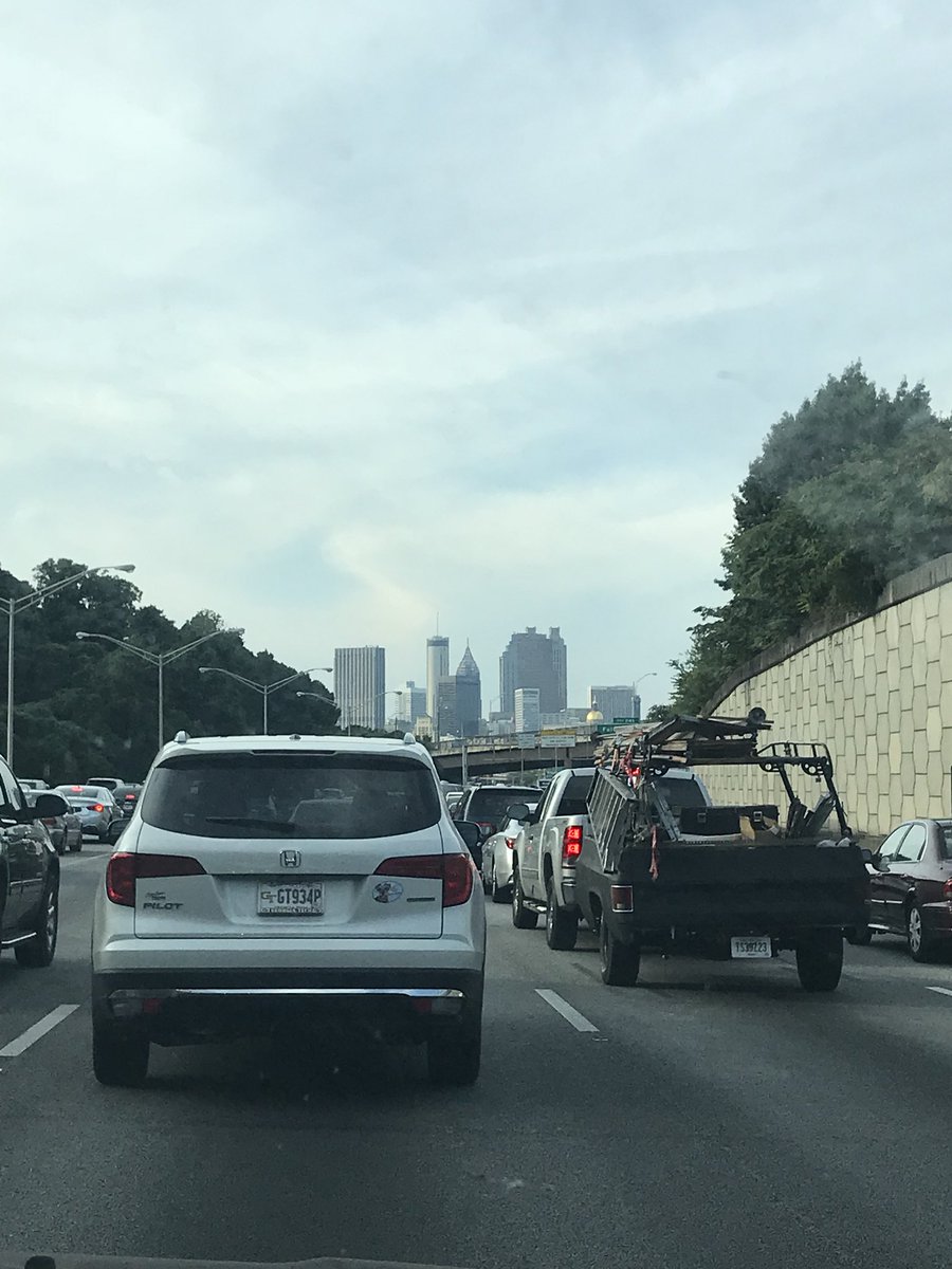 jkittkat's tweet photo. Yep! We are definitely in Atlanta.🤨 #TrafficProbs #LetUsThrough https://t.co/GGxbXToWvM