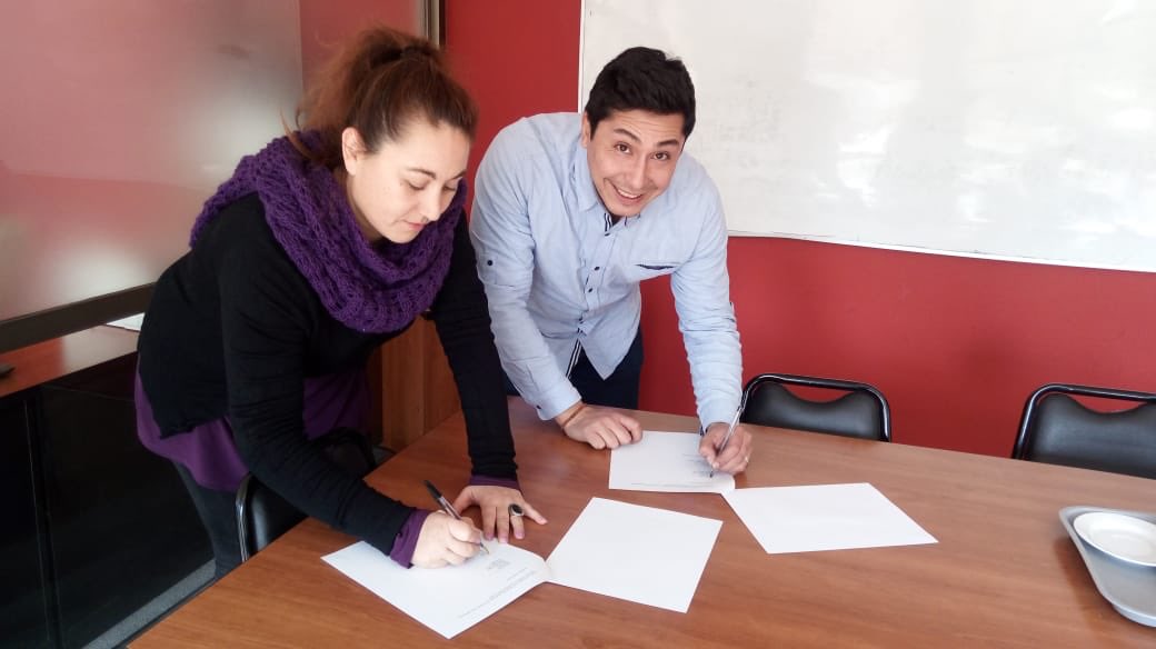 sidarte_chile's tweet image. Hoy en la tarde firmamos un convenio con #LabdeVoz, escuela de doblaje. Pronto anunciaremos descuentos y becas para las socias y socios. ✊🏽🙌🏽