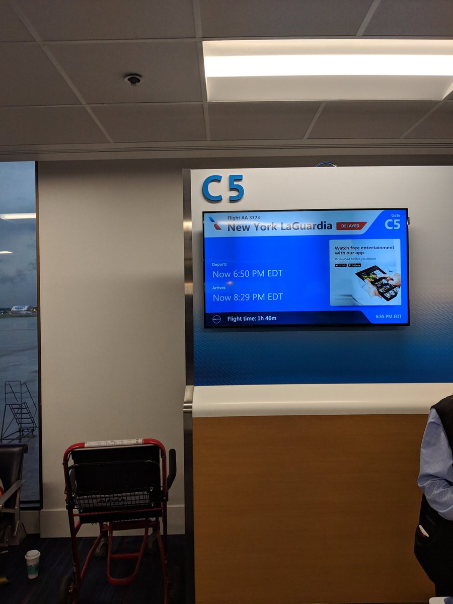 artrus221's tweet photo. @AmericanAir lol you can't even tell time! Time stamp of picture is 6:55 PM and the plane has not boarded https://t.co/vql1iQ8zs1