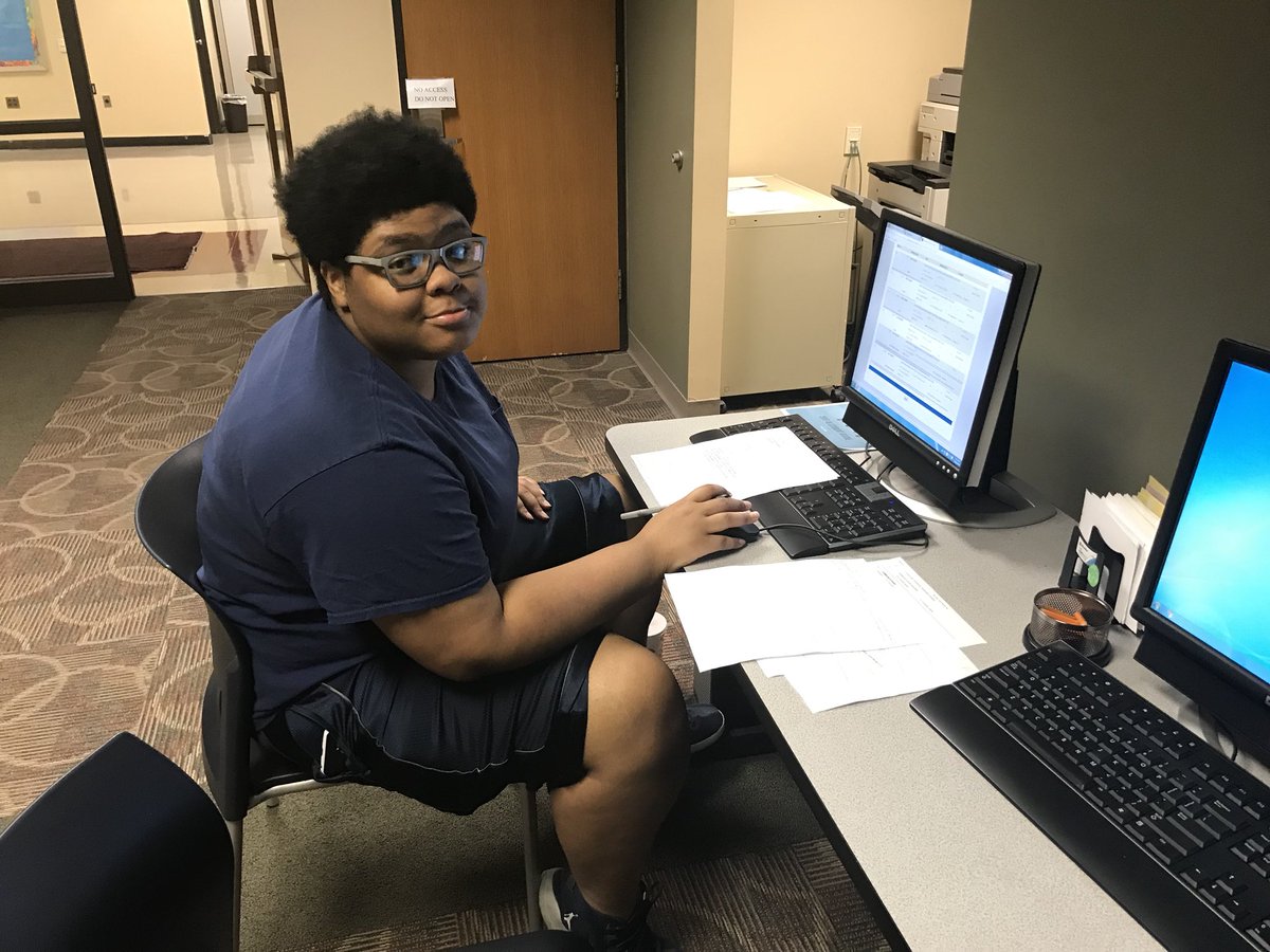 Helped  this Lafayette grad and awesome girl register for classes today. A pastry chef in training!  👩🏾‍🍳. <a href="/tonymess/">Tony Messenger</a> <a href="/alexiszotos/">Alexis Zotos</a> @ChristinaKSDK <a href="/LHSLancerPrin/">LHS Principal</a> <a href="/rockwoodschools/">Rockwood School Dist</a> <a href="/ROCK_Supt/">Brenden D</a>