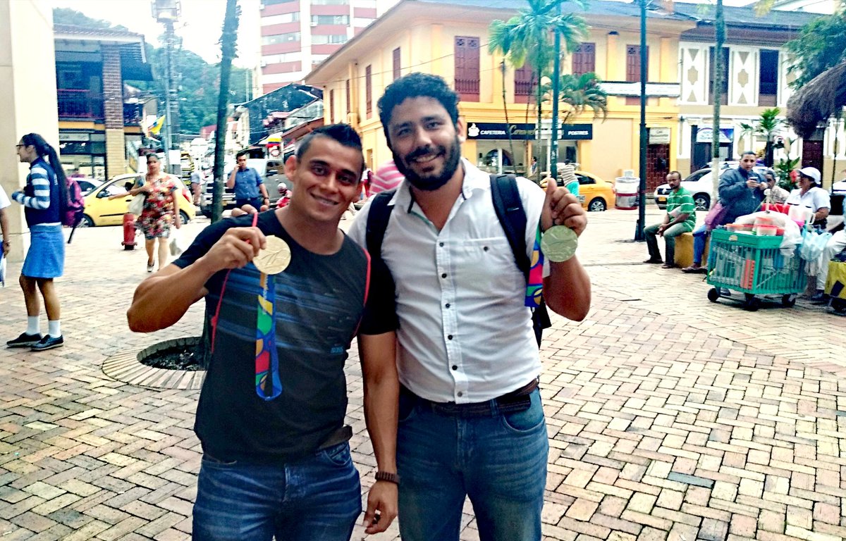 DavidMoraNar's tweet photo. El gran Hugo Montes, doblemente campeón (Oro y plata) de los #JuegosCentroamericanos2018. Gracias totales!
#OrgulloMetense https://t.co/0B4hb1S0Mc