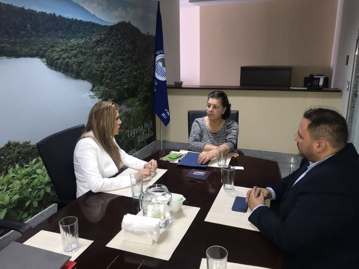 Equipo de #PETROPAN2018 en reunión con S.E. Juany Guzmán León, Embajadora de Costa Rica conociendo sobre la Primera Convención de Petróleo y Gas en Panamá
