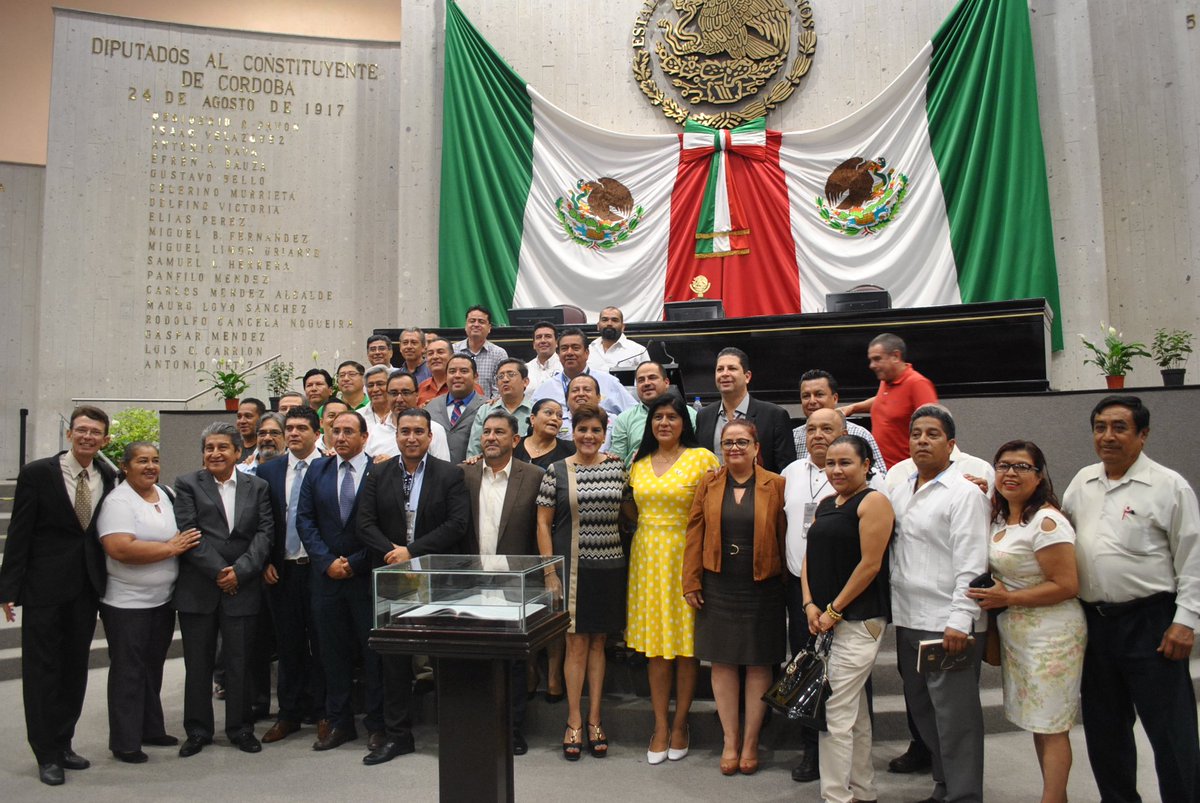 Con la finalidad de cumplir el ineludible compromiso que tiene el Estado de garantizar la seguridad social de los trabajadores, el Pleno de la LXIV Legislatura aprobó con 42 votos la reforma a la Ley 287 de #pensiones del Estado de Veracruz. tinyurl.com/yb5u33gf