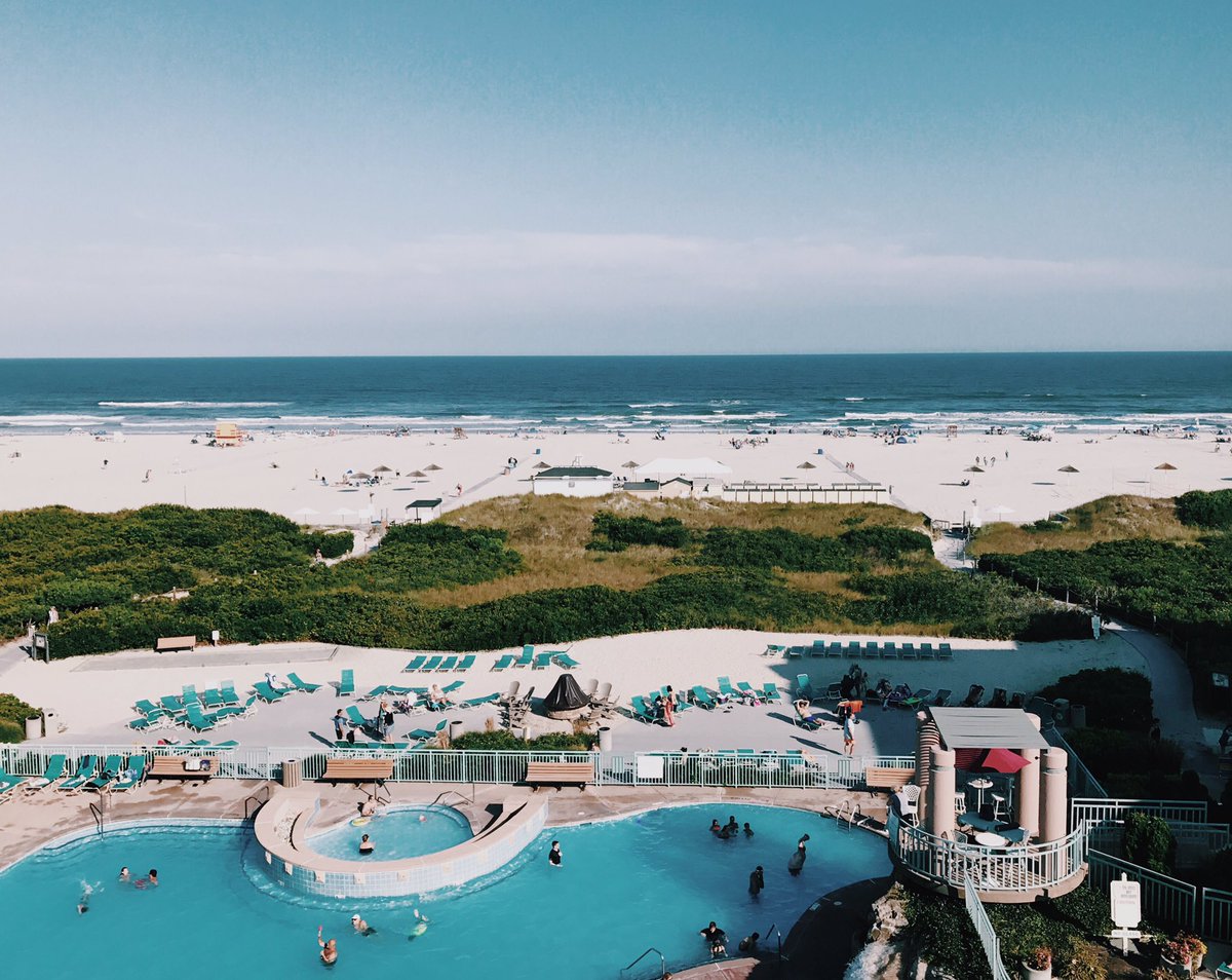 JenniferMbrown1's tweet photo. The best office view I could ever ask for. 🙌🏻❤️🌊 #officeview #work #summertime #happiness https://t.co/RTqKpZZPNC