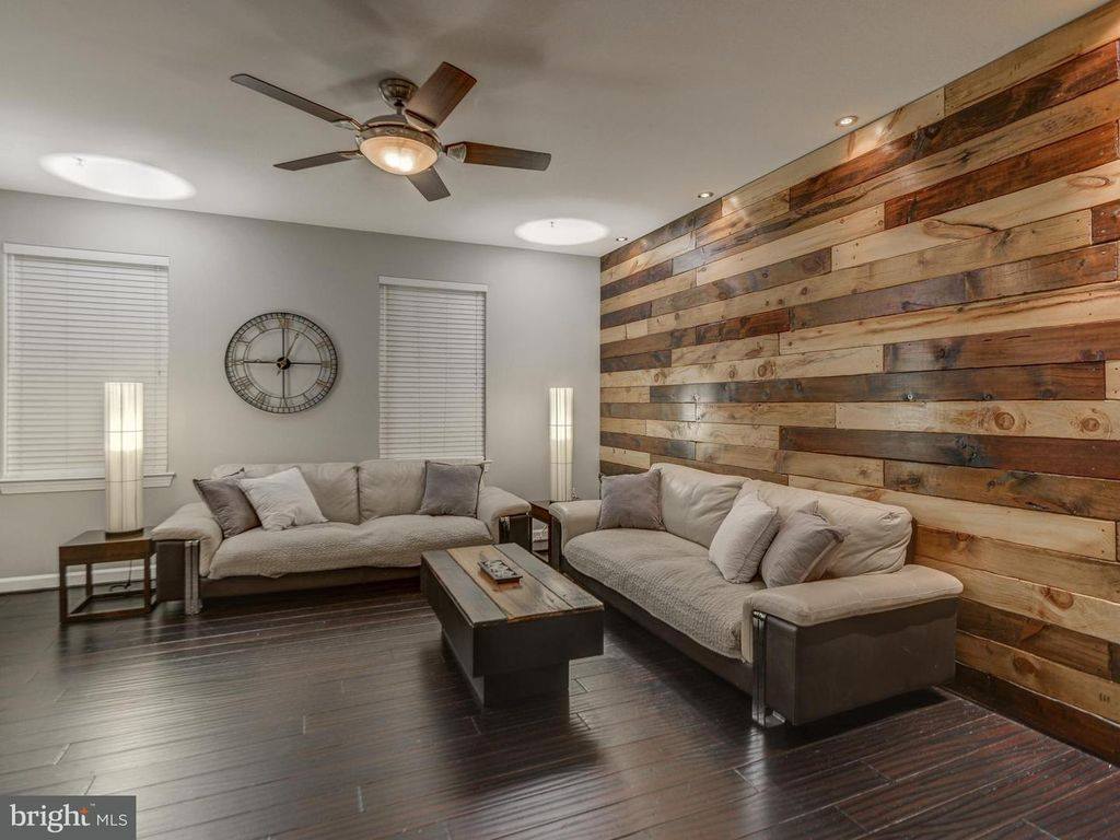 SimplyReferable's tweet image. Simply Referable will be hosting an Open House this Saturday from 1pm to 3pm at one of our most favorite Baltimore locations. 3 Beds, 2 Full Baths, 1 Half Bath. 

Learn More About This Listing: bit.ly/2utv5Ca 

#SimplyReferable #Maryland