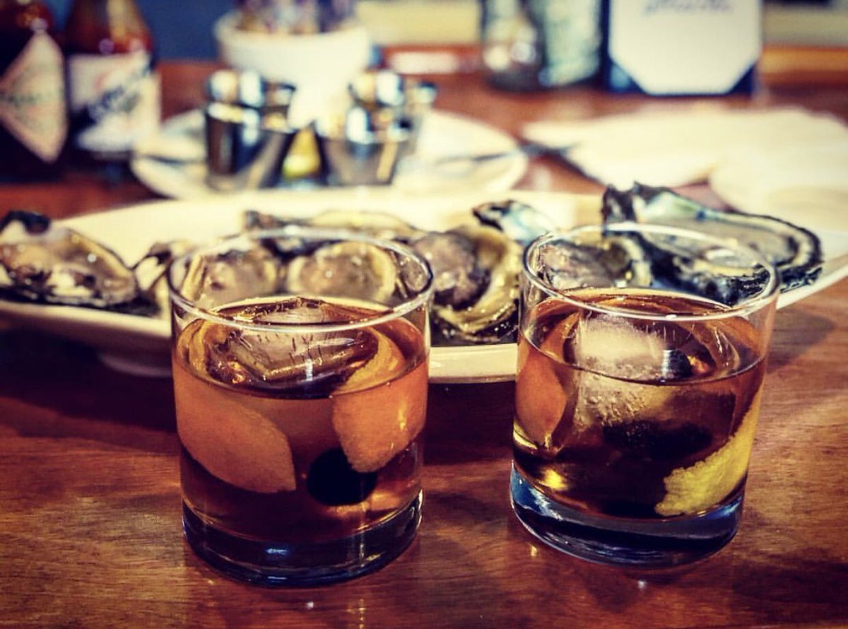 SweetGrassMem's tweet photo. The perfect evening! Oysters & Old Fashioneds 🥃🥃 #Repost @bluenotebourbon
・・・
Excellent Blue Note Bourbon Old Fashioneds @sweetgrassnextdoor Cheers! #benoteworthy https://t.co/aAzbYNUsVb