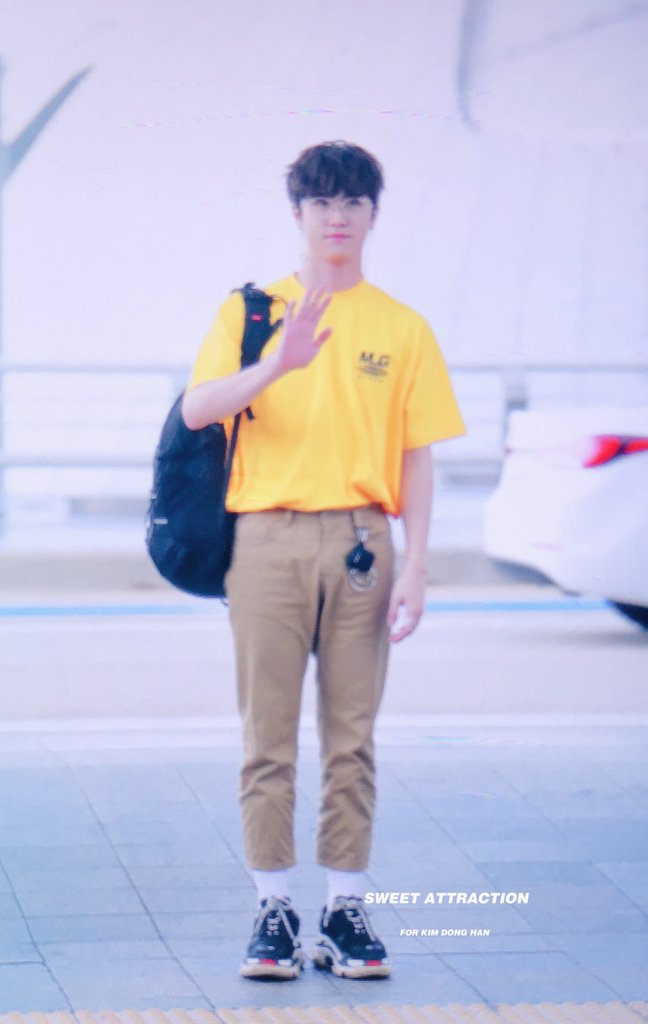 s_attraction703's tweet photo. 180727 ICN #동한 #김동한 

요기조기 다 인사하느라 바쁜 우리 스윗 동하니💕💕💕 https://t.co/TqLDTAPL98