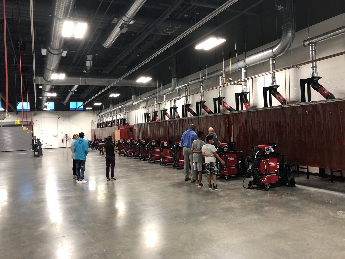 AliefISD's tweet photo. Awesome grand opening of the Alief Center for Advanced Careers #aliefproud https://t.co/85Drc0FCKb