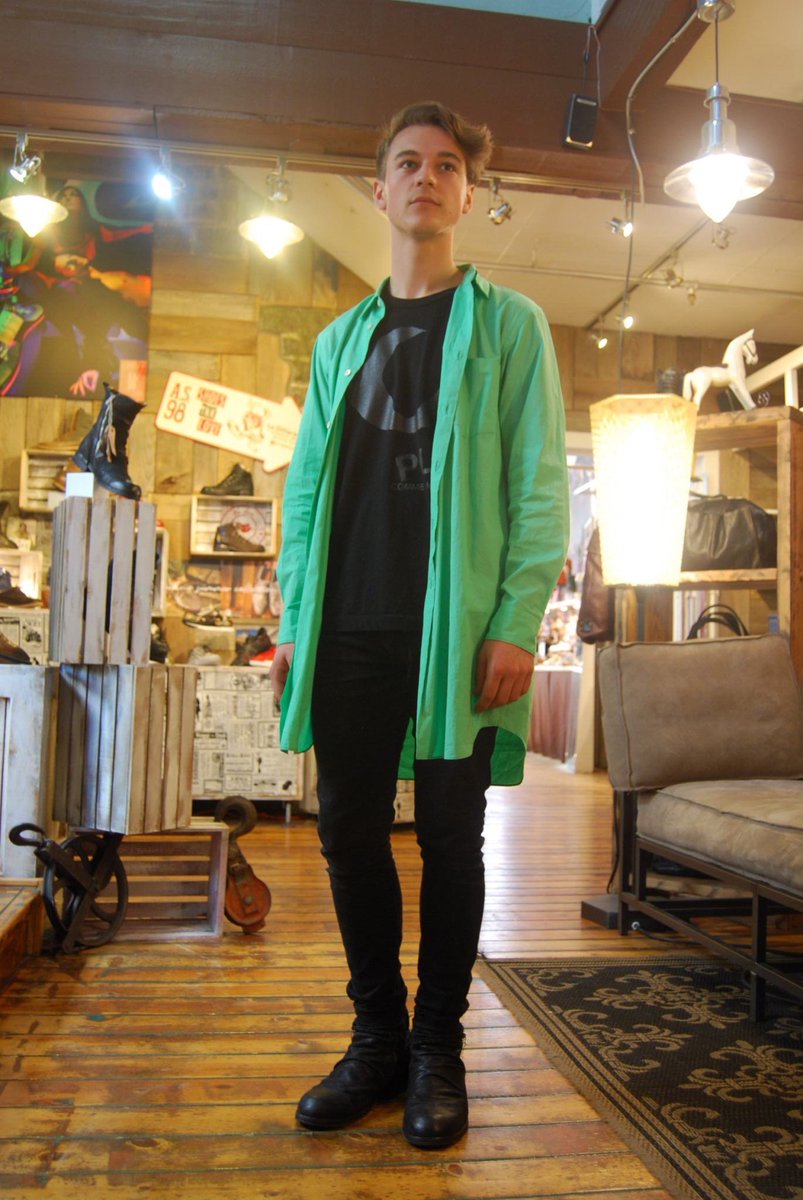 Vancouver Fashion SNAP 2018
今回はGastownにある革靴専門店「AS98」のオーナーTynoweさんと店員のThierryさんです！😎
（Tynoweさん）
シューズ AS98
（Thierryさん）
トップス/アウター Comme des Garçons homme
ボトムス Levis denim
シューズ AS98
#vfw #fashion #snap #gastown #cool