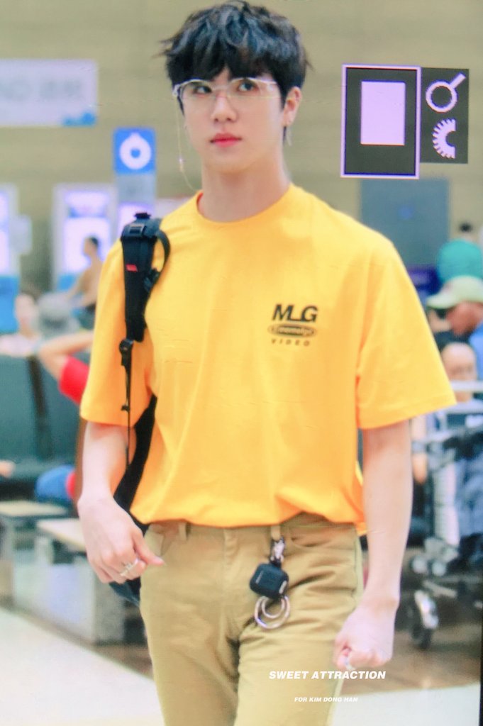 s_attraction703's tweet photo. 180727 ICN #동한 #김동한 

동하니 오늘 너모 이뻐서 샵다녀왔냐고 했더니 옼 😬 이래욬ㅋㅋㅋ들켜버려찌 https://t.co/rT3TBDalMe