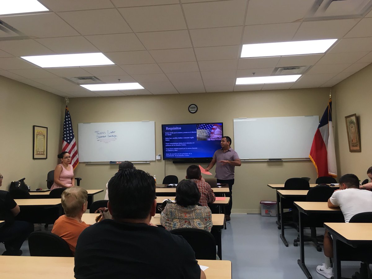 MontserratforTX's tweet image. .@carpenters1256 Carpenters &amp;amp; families attending @TexasAFLCIO Citizenship forum &amp;amp;  getting their questions answered by Immigration lawyer Kalani Hawks from @EJCjustice #TXCitizenship #TxLabor2018