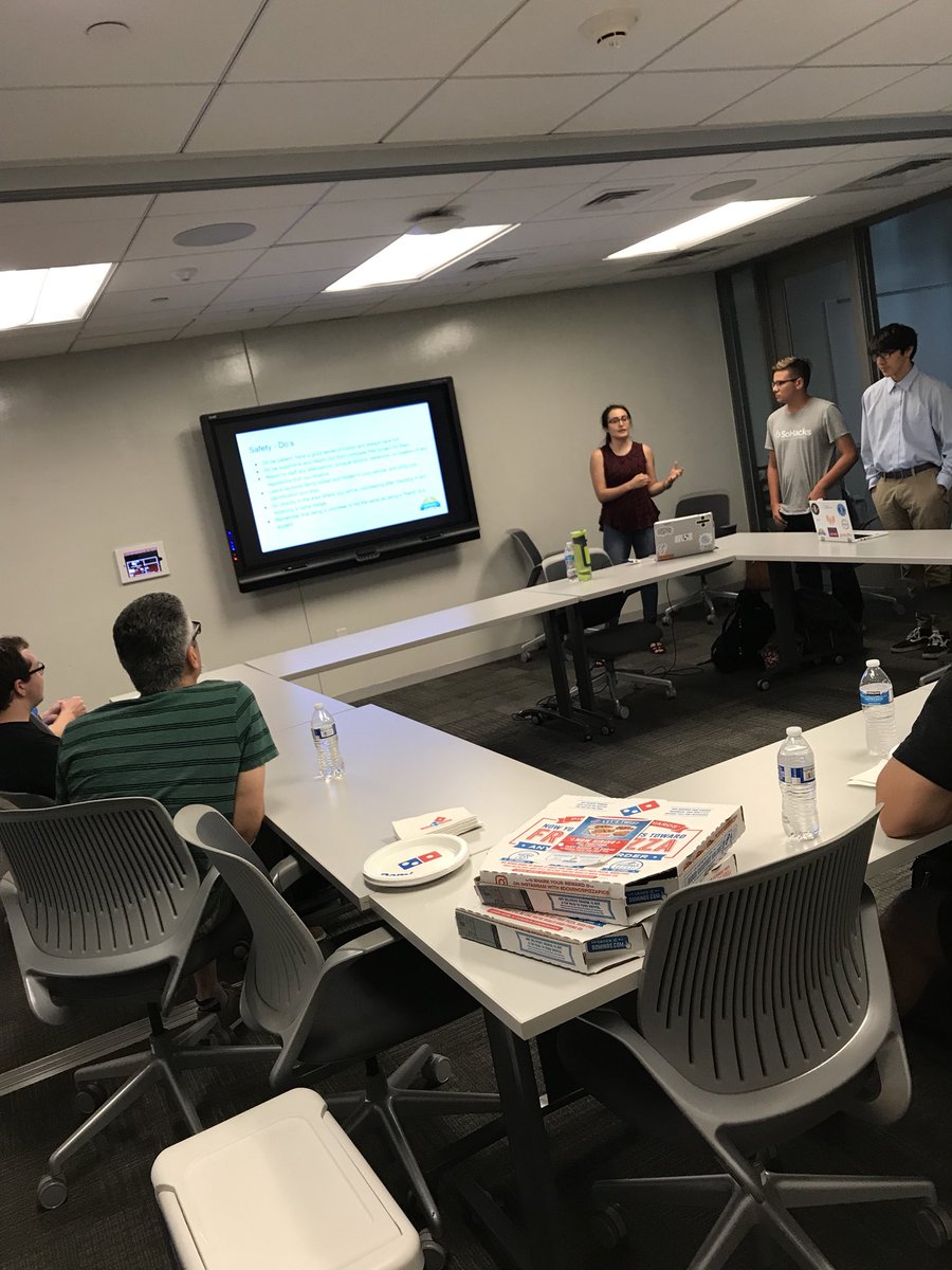 SoHacks's tweet image. Mentor/Volunteer training happening now! #sohacks