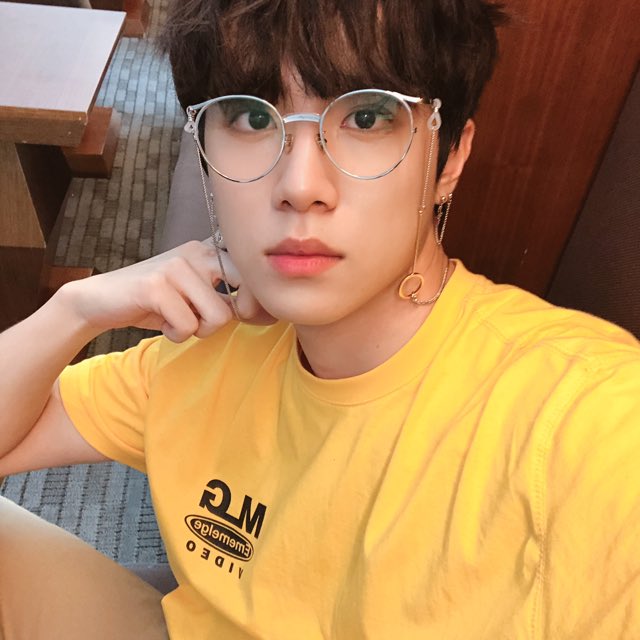 KDH_official's tweet photo. 다녀오겠습니닷! 잘있어요 흑
태국팬분들 좀이따 봐여!!!!!🇹🇭 https://t.co/QYxxdu0Hjt