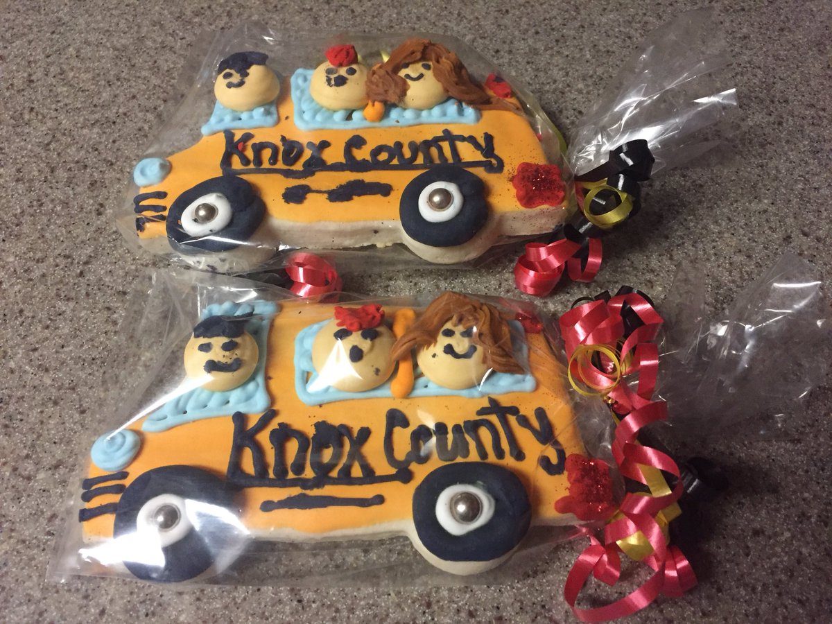 sarahsearles's tweet image. Look at these beautiful creations from #NETNLibraryDay. I mean, really. Librarians are full of super cool talents.