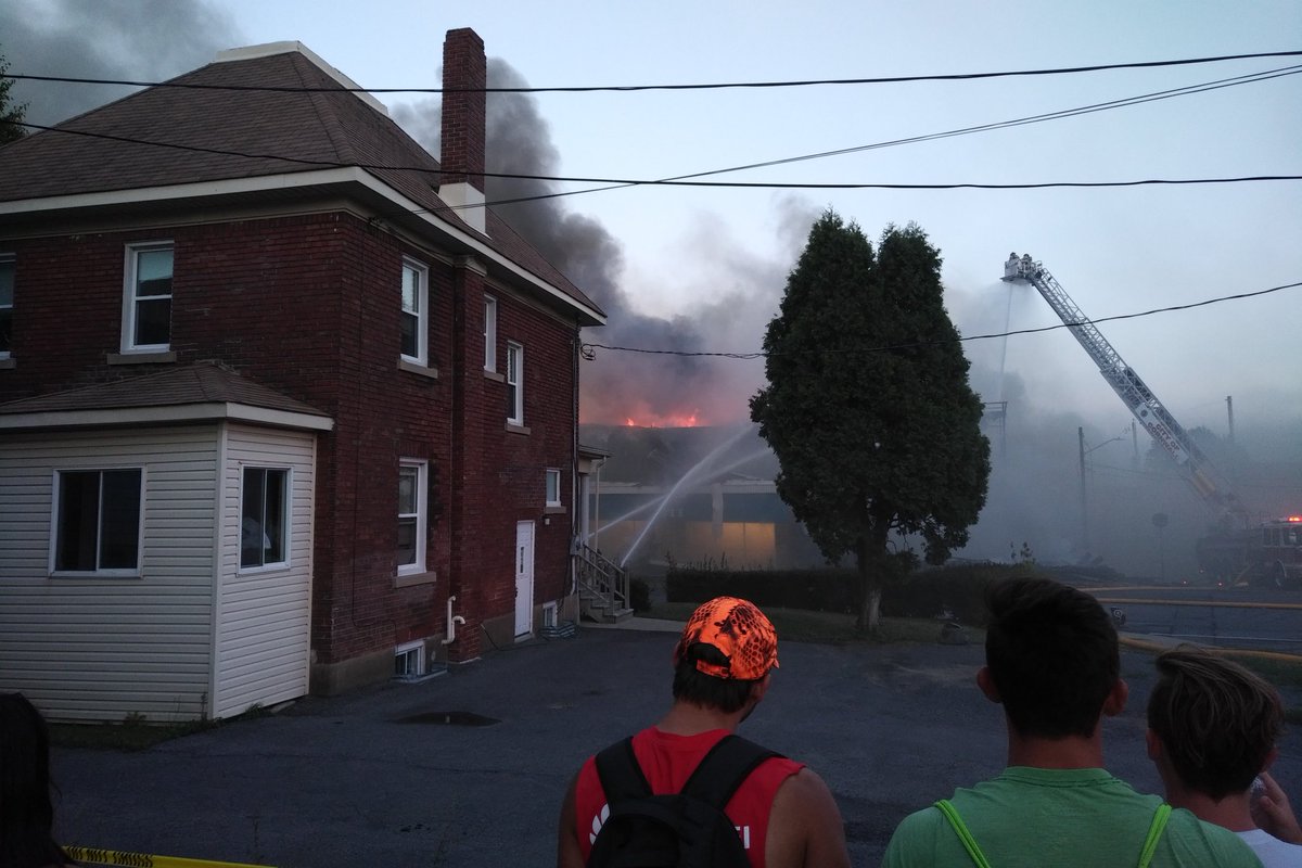The Poirier Furniture building is now involved. https://t.co/ZN1ZiRWJJI