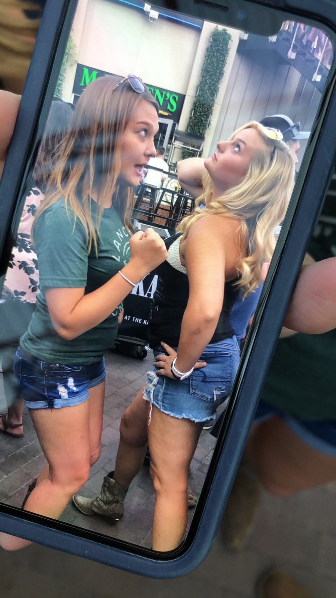 KelliAdele's tweet photo. We have mixed drinks about our feelings @moss_lacey #HCNKC https://t.co/g70gQGXx5R