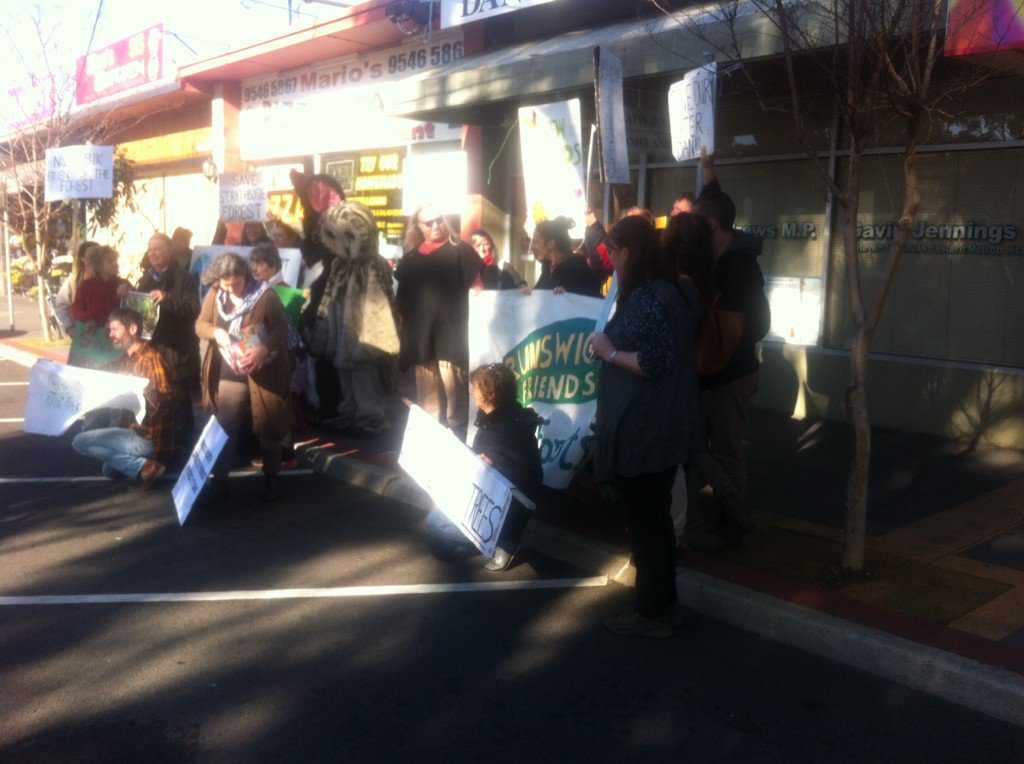 hocking_c's tweet photo. Big crowd fr around Vic asking @DanielAndrewsMP to #SaveOurForestsDan & stop #loggingkillswildlife & create a #GFNP https://t.co/lziZRA3xgg