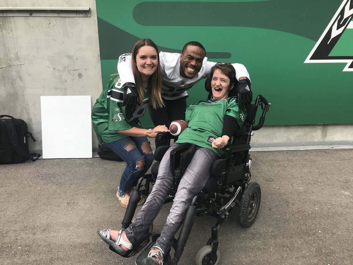AlixNorum8's tweet photo. A HUGE thank you to @thewirelessage for giving Kaitlyn and I the opportunity to present @jonessboyy the Player of the Game Award! Congrats Christion! We wish you the best of luck on Saturday! (Not sure who was more starstruck her or I 😂💕) @sskroughriders #GoRidersGo https://t.co/8aSWNTJF4X